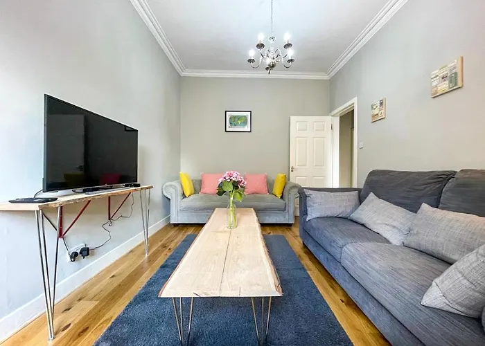 Charming 3 Bed Apartment In Old Town