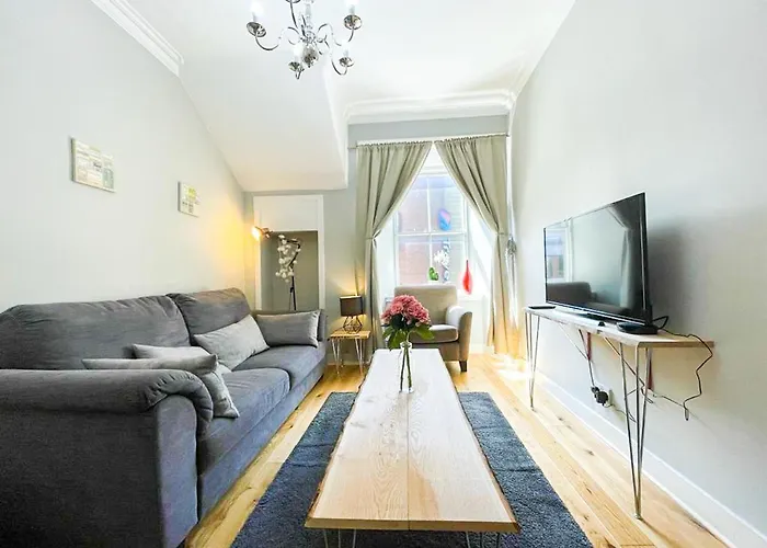 Charming 3 Bed Apartment In Old Town